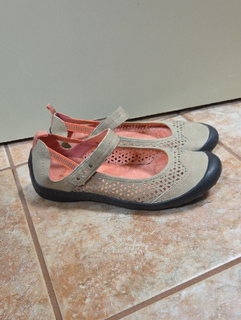 J-41 Tan Mary Jane Flats with Coral Insole and Black Toe Cap - Picture 3 of 9